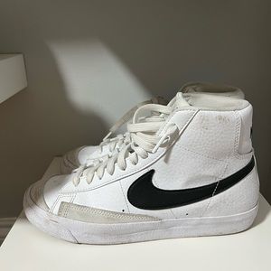 Nike Blazer Mid ‘77 Size 5.5Y